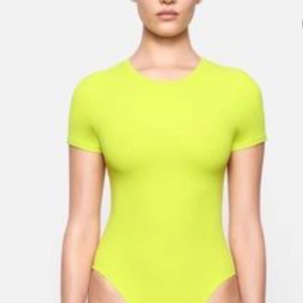 FITS EVERYBODY T-SHIRT BODYSUIT | NEON LIME × 1